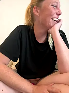 MoniqueLaFee online show from 10/05/25, 08:05