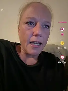 Snapshot of MoniqueLaFee chatting on 07/13/26, 10:31 MoniqueLaFee online show from 07/13/26, 10:31