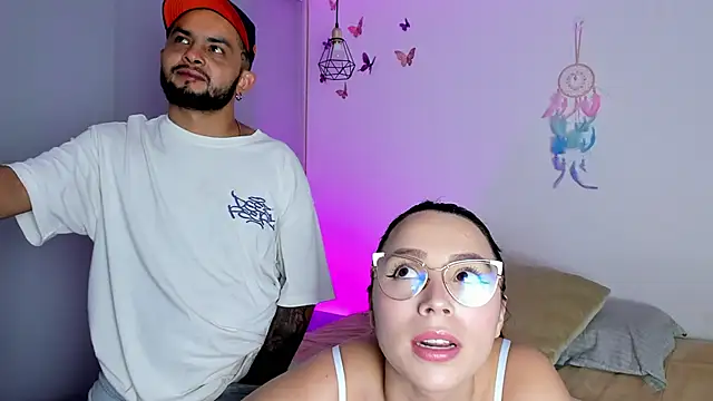 Chloe Johnson  online show from 11/09/25, 05:11