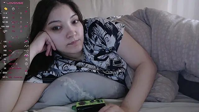 Snapshot of AlisaDevis chatting on 06/28/26, 05:03 AlisaDevis online show from 06/28/26, 05:03