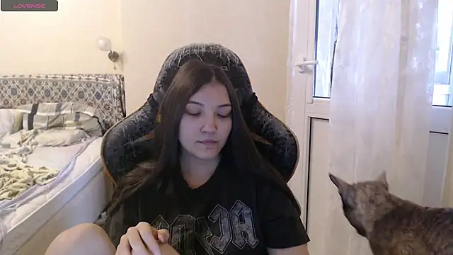 AlisaDevis online show from 11/08/25, 07:12