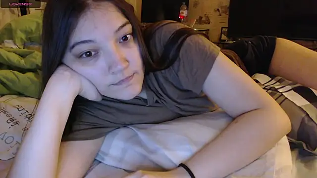 Snapshot of AlisaDevis chatting on 10/12/25, 04:08 AlisaDevis online show from 10/12/25, 04:08