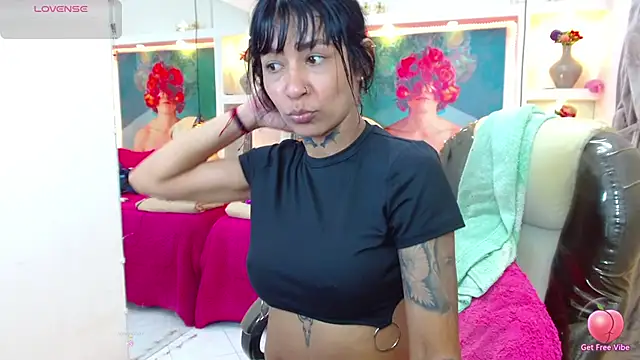 lorenapinto online show from 11/04/25, 01:20