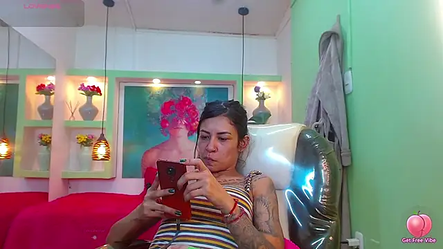 lorenapinto online show from 12/04/25, 04:22