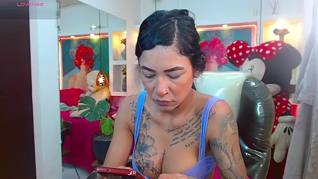 lorenapinto online show from 10/29/25, 05:56