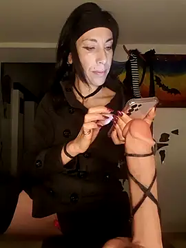 freyamoret online show from 10/24/25, 03:27