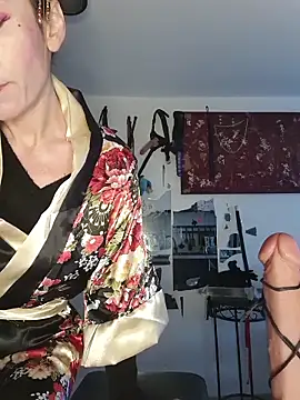 freyamoret online show from 05/18/26, 04:07