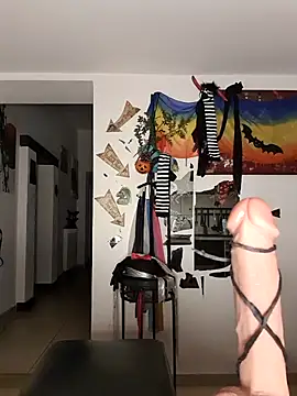 freyamoret online show from 10/28/25, 03:18