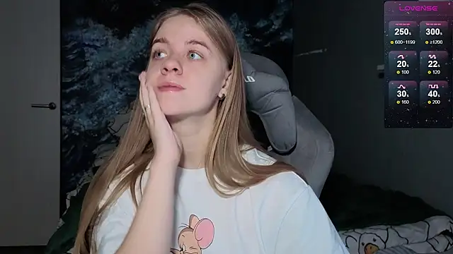 Snapshot of candy_maggie chatting on 01/07/26, 04:56 candy maggie online show from 01/07/26, 04:56