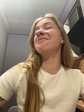 candy maggie online show from 11/22/25, 02:16