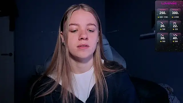 Snapshot of candy_maggie chatting on 09/30/25, 05:30 candy maggie online show from 09/30/25, 05:30