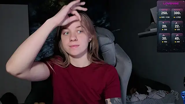 Snapshot of candy_maggie chatting on 12/21/25, 06:09 candy maggie online show from 12/21/25, 06:09