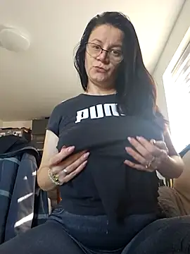 KristenVega online show from 10/31/25, 09:17