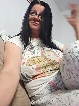 KristenVega online show from 11/17/25, 08:02