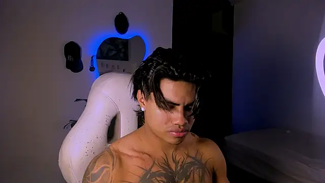 Snapshot of Young_laroi chatting on 01/16/25, 03:34 Young laroi online show from 01/16/25, 03:34