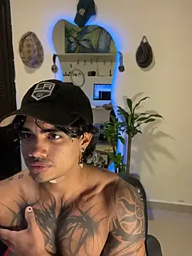 Snapshot of Young_laroi chatting on 12/04/24, 05:54 Young laroi online show from 12/04/24, 05:54