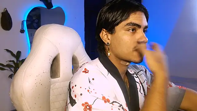 Snapshot of Young_laroi chatting on 12/07/24, 12:03 Young laroi online show from 12/07/24, 12:03