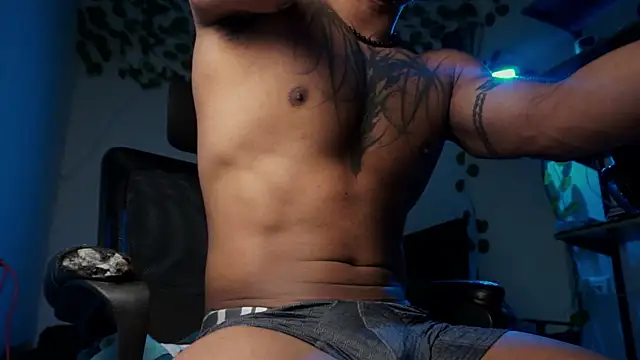 Snapshot of Young_laroi chatting on 02/27/26, 05:18 Young laroi online show from 02/27/26, 05:18