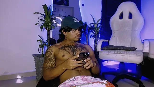 Snapshot of Young_laroi chatting on 12/07/24, 06:15 Young laroi online show from 12/07/24, 06:15