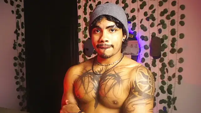 Snapshot of Young_laroi chatting on 09/26/25, 05:47 Young laroi online show from 09/26/25, 05:47