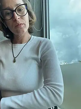 cuddlingbunny online show from 04/14/26, 05:51