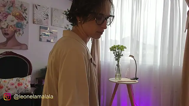 cuddlingbunny online show from 11/12/25, 09:40