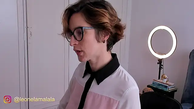 cuddlingbunny online show from 11/04/25, 04:33