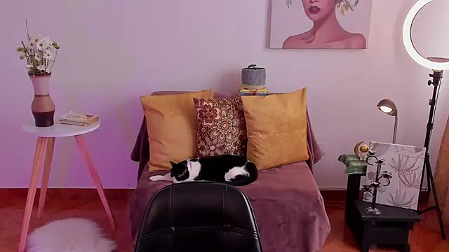 cuddlingbunny online show from 02/26/25, 06:59