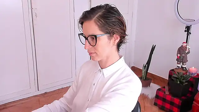 cuddlingbunny online show from 11/30/25, 02:51