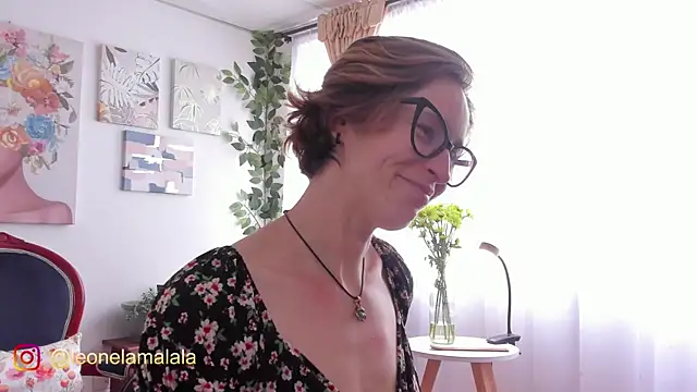 cuddlingbunny online show from 11/16/25, 07:18