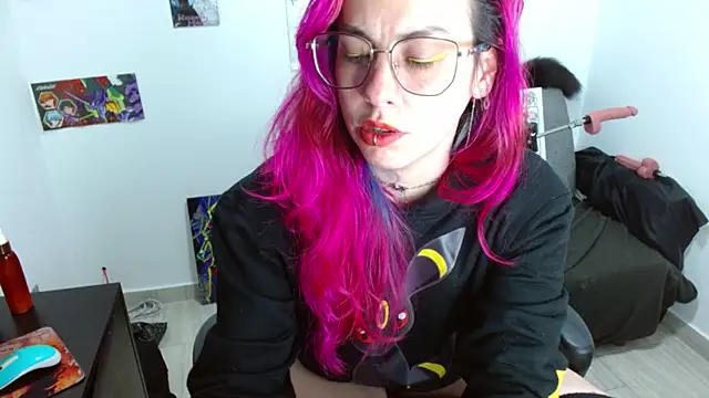 natasha laulau online show from 04/17/26, 02:25