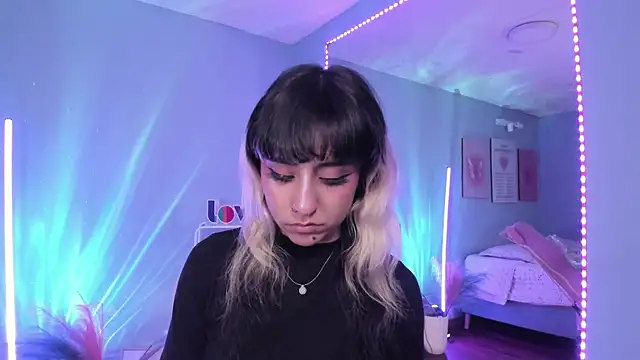 Snapshot of MaveParks_ chatting on 10/17/25, 11:56 MaveParks online show from 10/17/25, 11:56