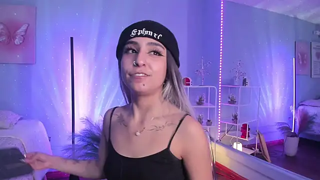 Snapshot of MaveParks_ chatting on 10/15/25, 11:40 MaveParks online show from 10/15/25, 11:40