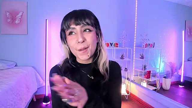 Snapshot of MaveParks_ chatting on 10/23/25, 11:20 MaveParks online show from 10/23/25, 11:20