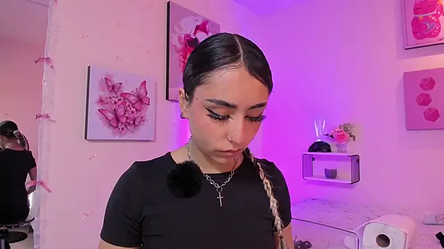 Snapshot of MaveParks_ chatting on 12/17/25, 11:37 MaveParks online show from 12/17/25, 11:37