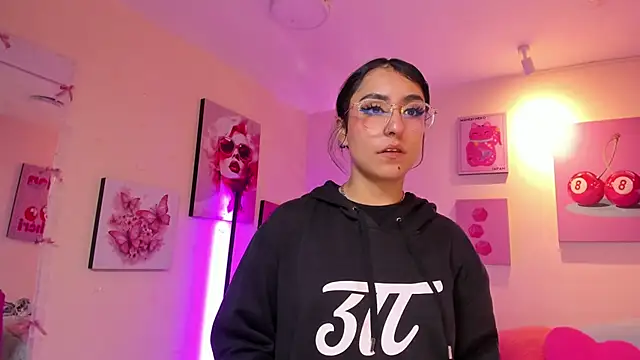 Snapshot of MaveParks_ chatting on 12/18/25, 11:47 MaveParks online show from 12/18/25, 11:47