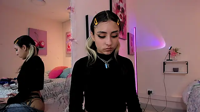 Snapshot of MaveParks_ chatting on 11/25/25, 12:16 MaveParks online show from 11/25/25, 12:16