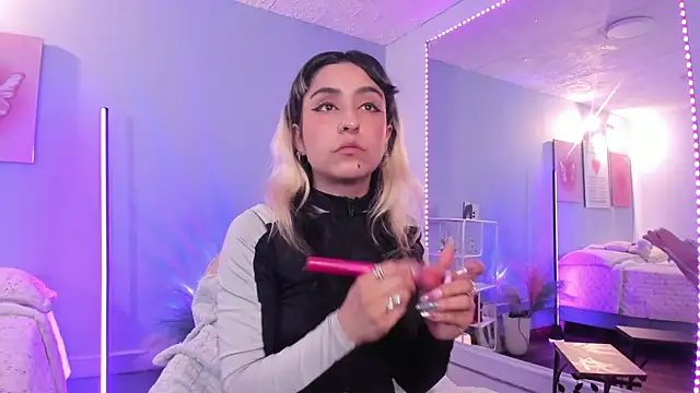 Snapshot of MaveParks_ chatting on 10/11/25, 02:18 MaveParks online show from 10/11/25, 02:18