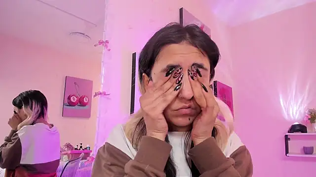 Snapshot of MaveParks_ chatting on 12/02/25, 11:45 MaveParks online show from 12/02/25, 11:45