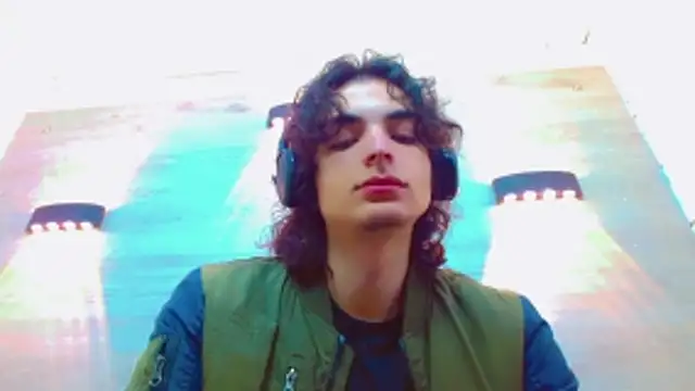 Snapshot of Sr_BonnyEthan chatting on 11/04/25, 01:48 Sr BonnyEthan online show from 11/04/25, 01:48