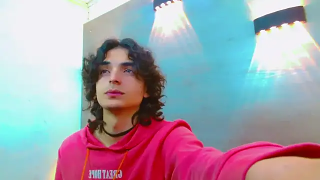 Snapshot of Sr_BonnyEthan chatting on 11/18/25, 04:32 Sr BonnyEthan online show from 11/18/25, 04:32