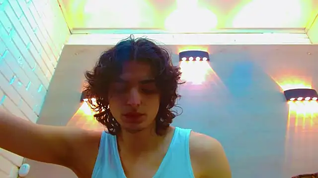 Snapshot of Sr_BonnyEthan chatting on 11/15/25, 02:10 Sr BonnyEthan online show from 11/15/25, 02:10