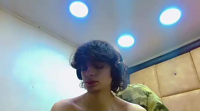 Snapshot of Sr_BonnyEthan chatting on 02/21/25, 01:33 Sr BonnyEthan online show from 02/21/25, 01:33