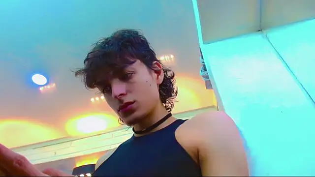 Snapshot of Sr_BonnyEthan chatting on 11/30/25, 01:56 Sr BonnyEthan online show from 11/30/25, 01:56