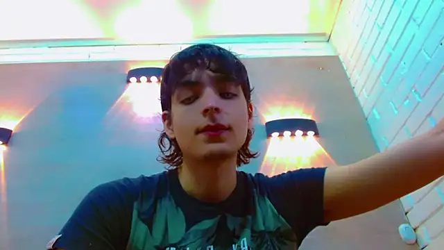 Snapshot of Sr_BonnyEthan chatting on 11/24/25, 01:55 Sr BonnyEthan online show from 11/24/25, 01:55