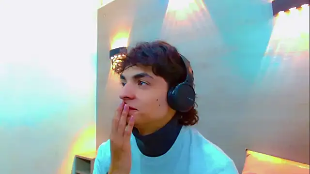 Snapshot of Sr_BonnyEthan chatting on 12/04/25, 02:05 Sr BonnyEthan online show from 12/04/25, 02:05