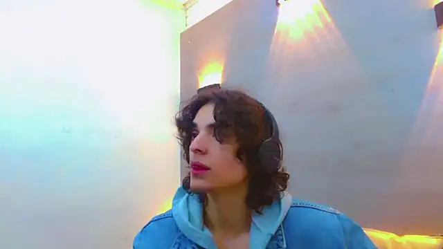 Snapshot of Sr_BonnyEthan chatting on 10/14/25, 02:07 Sr BonnyEthan online show from 10/14/25, 02:07