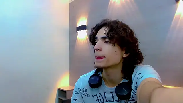 Snapshot of Sr_BonnyEthan chatting on 10/09/25, 01:55 Sr BonnyEthan online show from 10/09/25, 01:55