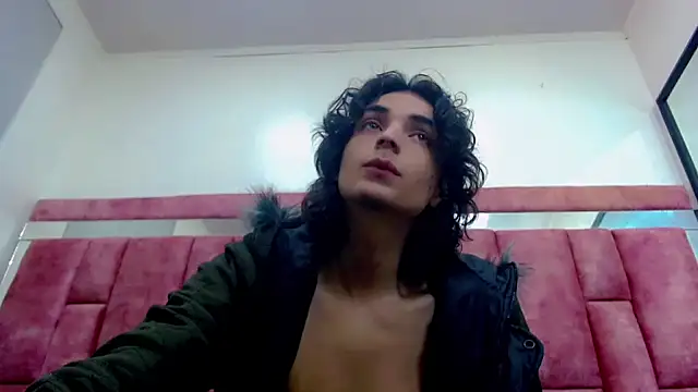 Snapshot of Sr_BonnyEthan chatting on 10/21/25, 01:54 Sr BonnyEthan online show from 10/21/25, 01:54