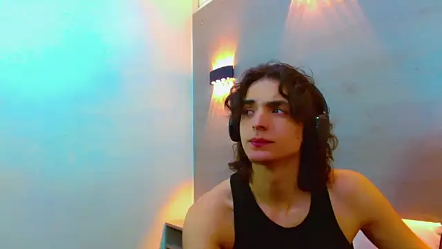 Snapshot of Sr_BonnyEthan chatting on 10/28/25, 01:32 Sr BonnyEthan online show from 10/28/25, 01:32